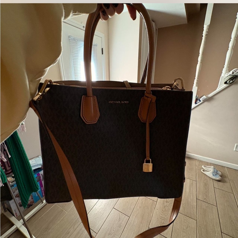 Michael Kors Elegant Black and Tan Handbag
